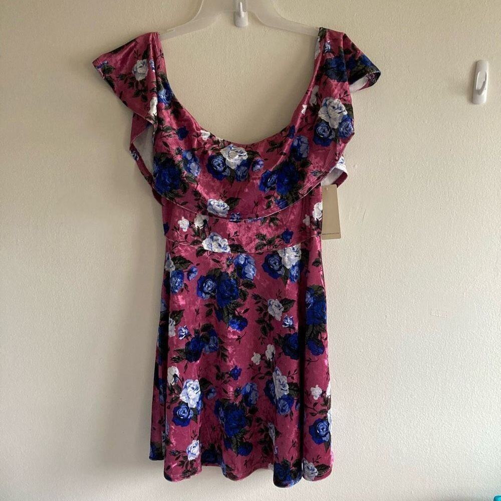 Hot gal medium soft off the shoulder dress